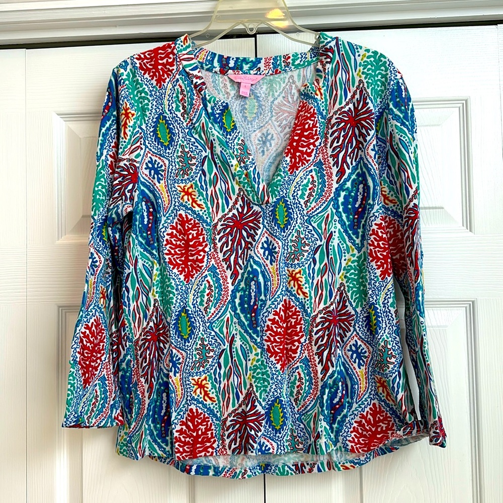 3/4 sleeve v-neck shirt - L